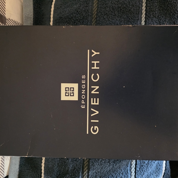 Givenchy Blue and White Wash Cloth Set - Picture 2 of 2